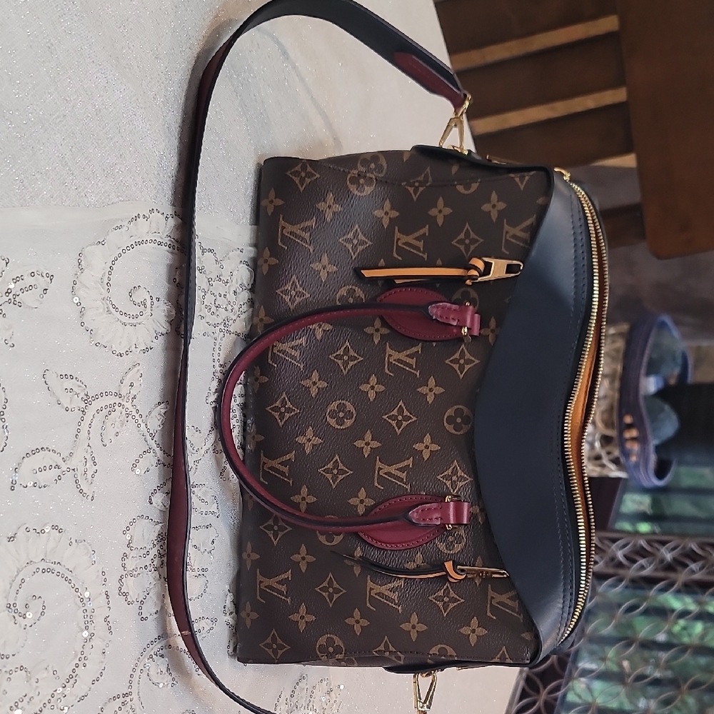 LOUIS VUITTON